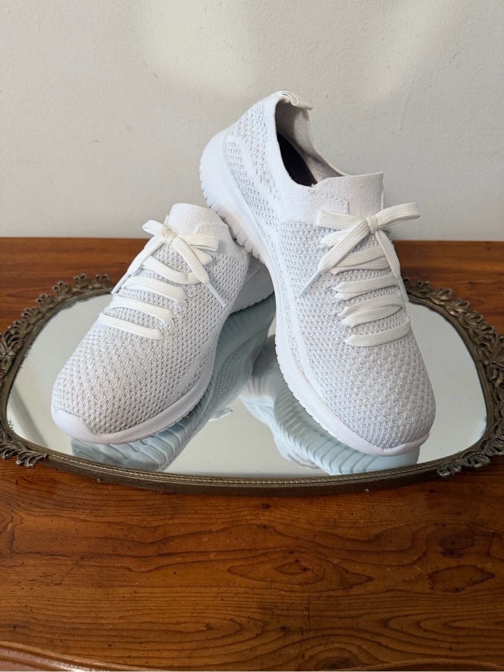 Skechers White Slip-On Sneakers 👟